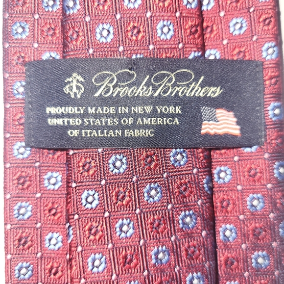 Brooks Brothers Red and Blue Geometric Tie Made In New York - Picture 5 of 5